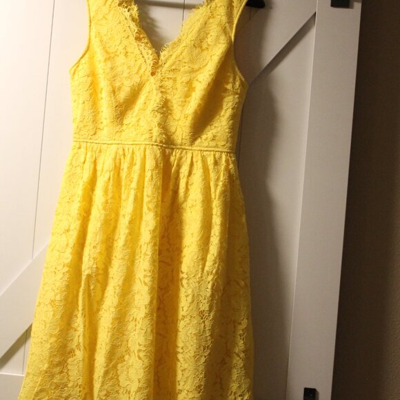 Lulu's Women's bright yellow v neck lace fit & flare dress M EUC - Picture 2 of 6